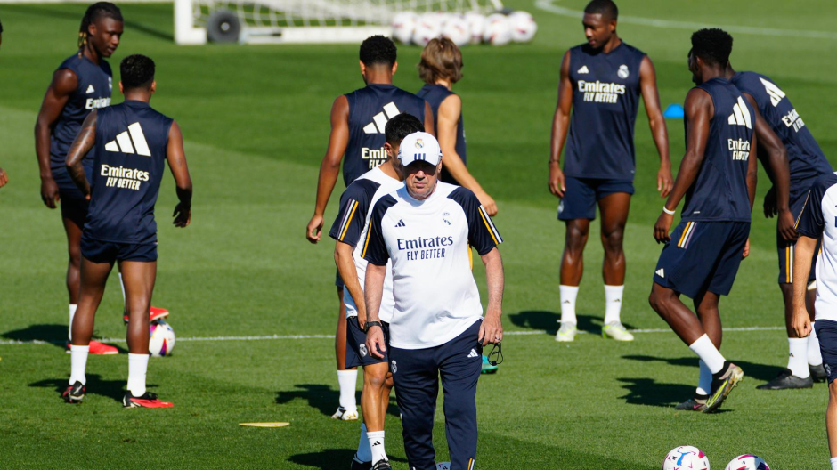 Ancelotti, en el entrenamiento de este viernes del Real Madrid