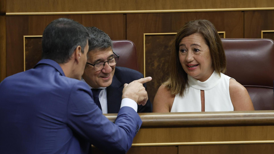 Pedro Sánchez con Patxi López y Francina Armengol