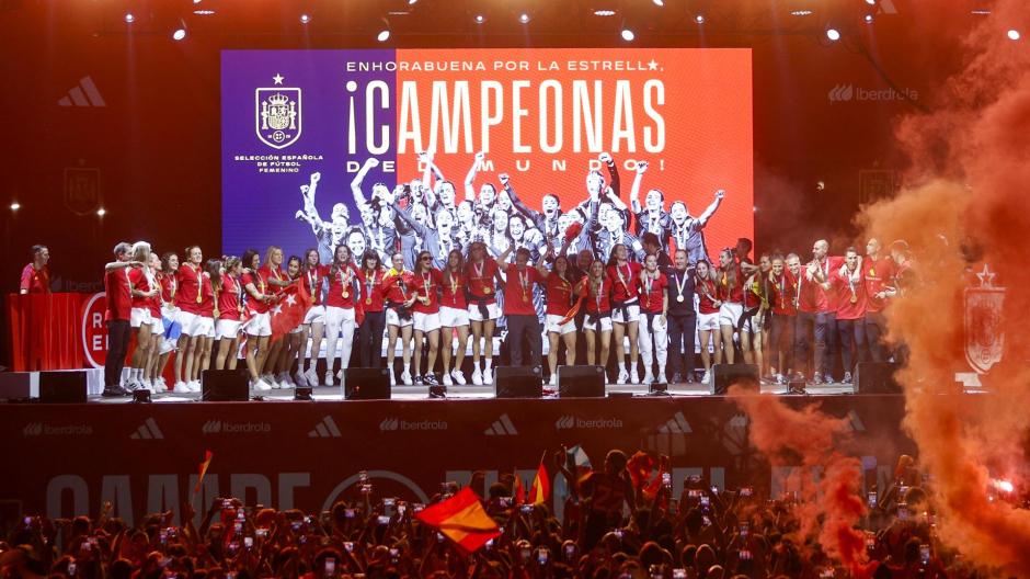 Más de 20.000 personas han estado de madrugada en Madrid celebrando el Mundial femenino
