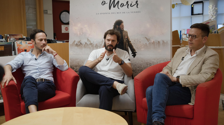 Vincent Mottez, director y guionista de la película 'Vencer o morir', junto al actor Hugo Becker y el productor Guillaume Allaire