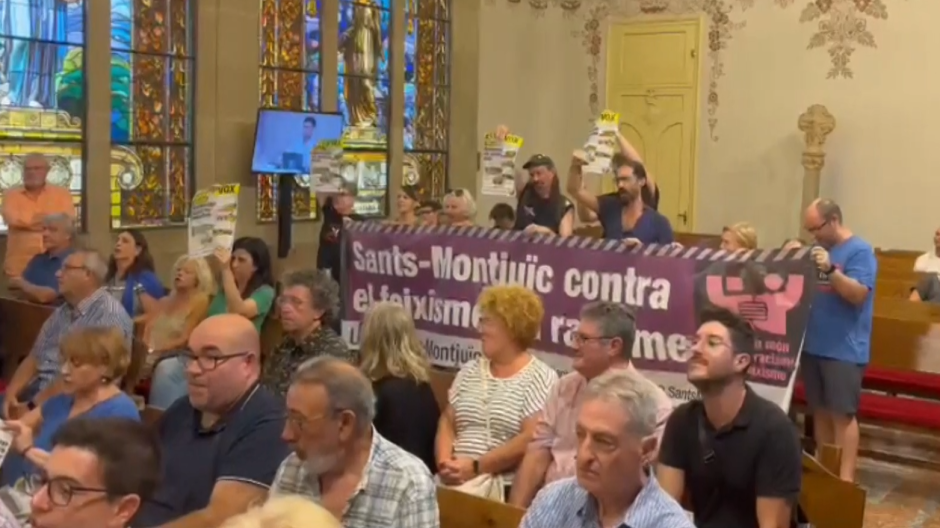 Abuchean e insultan a nuevos concejales de Vox en distintos distritos de Barcelona