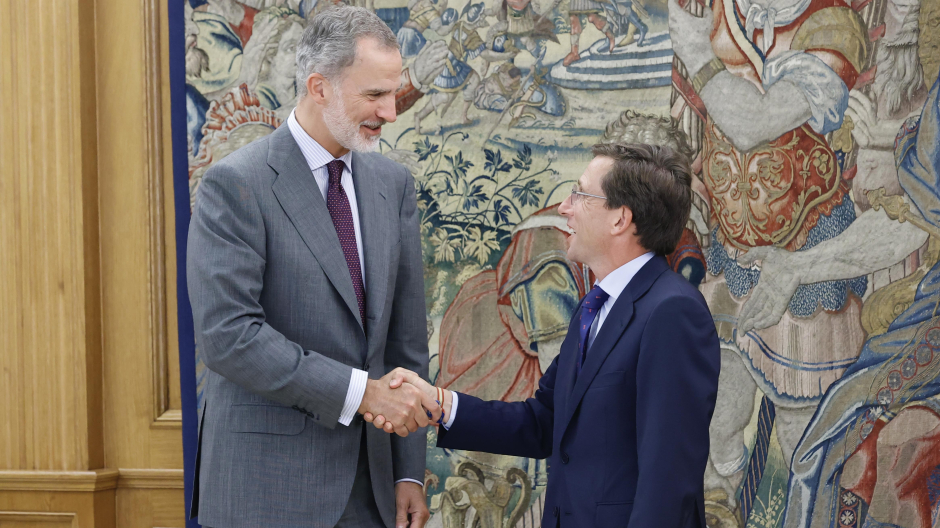 El Rey Felipe VI y el alcalde de Madrid, José Luis Martínez-Almeida