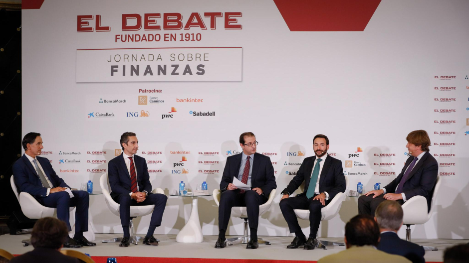 Xavier Blanquet, David Espeja, Jordi Benítez, Ángel Martínez Aldama y José Ramón Iturriaga, durante la cuarta mesa de la primera Jornada Financiera de El Debate