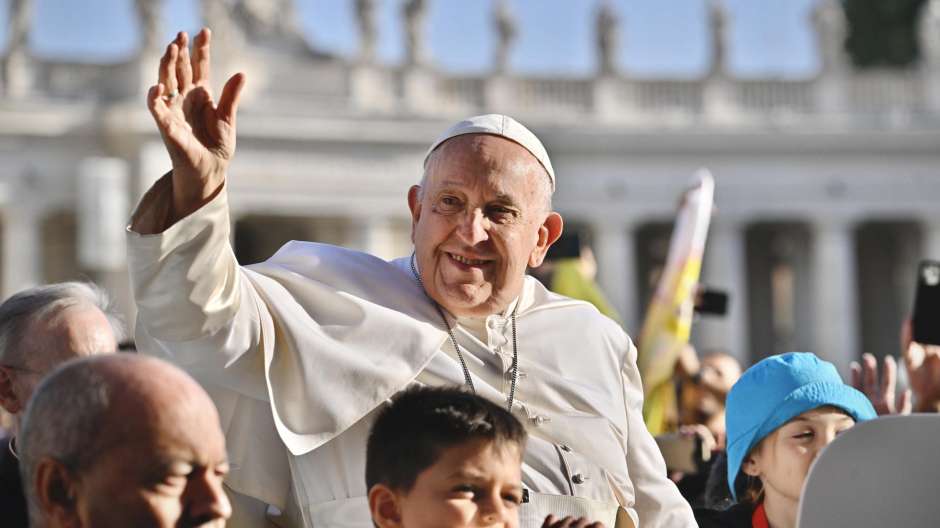El Papa, llegando a la plaza de San Pedro para la audiencia general del miércoles