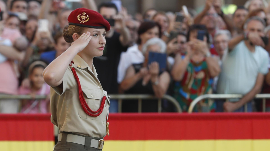 La Princesa Leonor participa con los cadetes de la Academia General Militar de Zaragoza en la ofrenda a la Virgen del Pilar