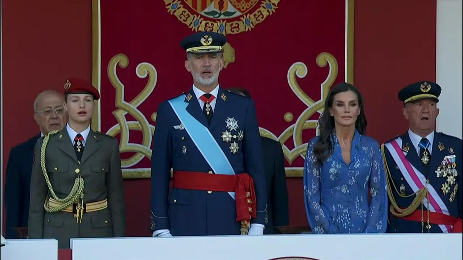 El Rey y la Princesa cantan 'La muerte no es el final' en el homenaje a los caídos por España