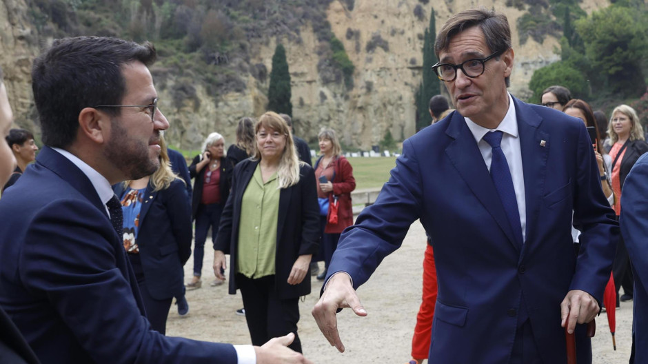 Pere Aragonès y Salvador Illa durante la ofrenda a Lluís Companys