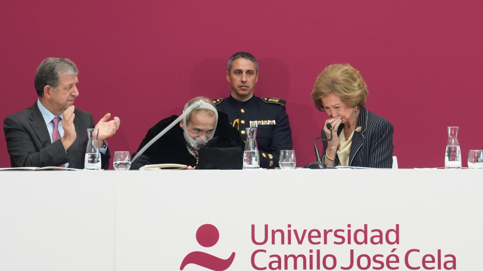 Las lágrimas de la Reina Sofía en el homenaje a su amigo Lora-Tamayo