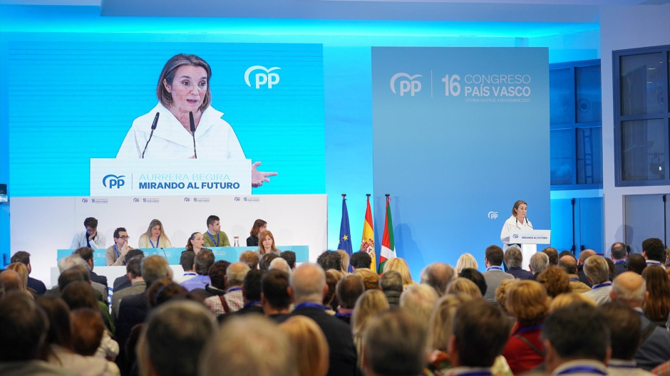 La secretaria general del Partido Popular, Cuca Gamarra, interviene durante un Congreso del PP Vasco