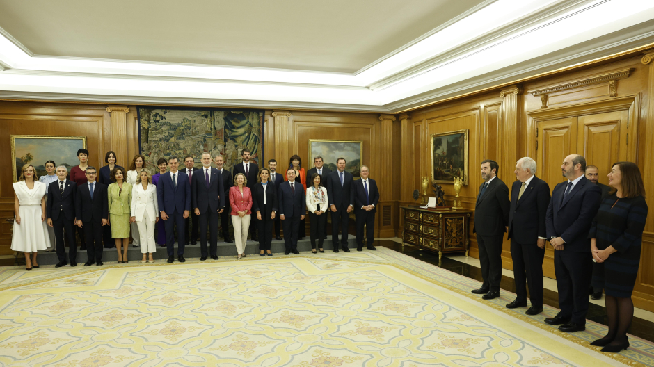 Los 22 ministros del Gobierno de Sánchez han prometido su cargo en el Palacio de la Zarzuela ante un serio Rey Felipe VI
