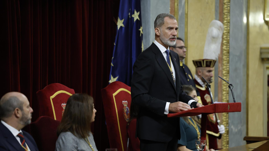 El Rey Felipe pronuncia el discurso de apertura de la XV Legislatura de las Cortes Generales, este miércoles en el Congreso de los Diputados. EFE/Chema Moya