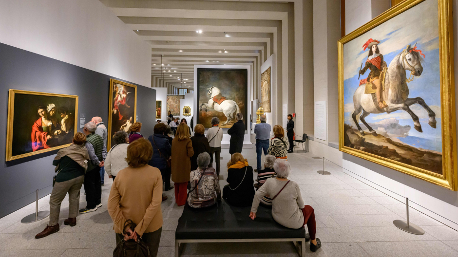 Visitantes en la Galería de las Colecciones Reales