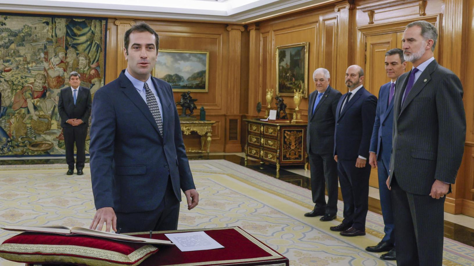 El nuevo ministro de Economía, Carlos Cuerpo, jura su cargo junto al Rey