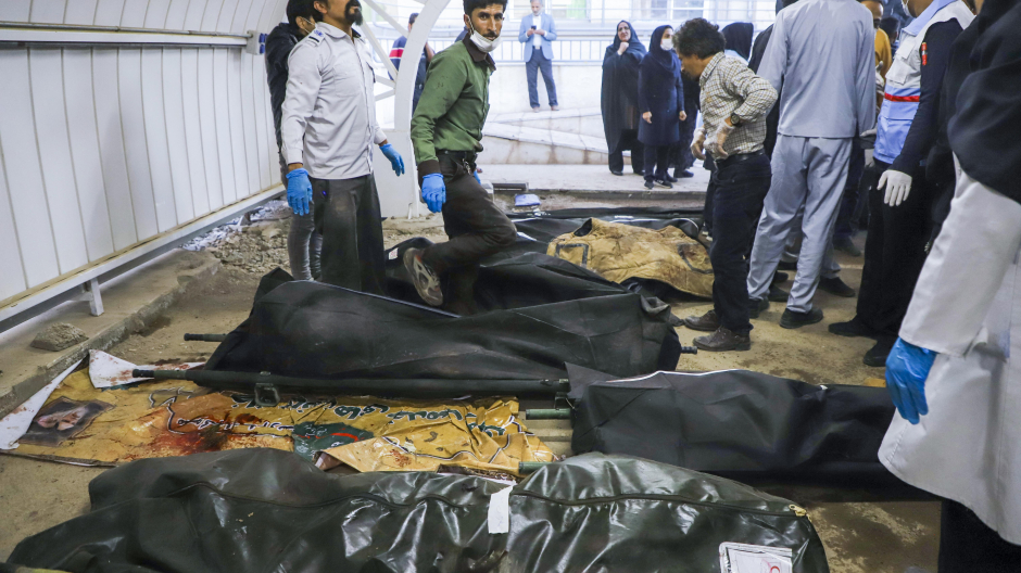 Los cuerpos de las víctimas de las dos explosiones en Irán