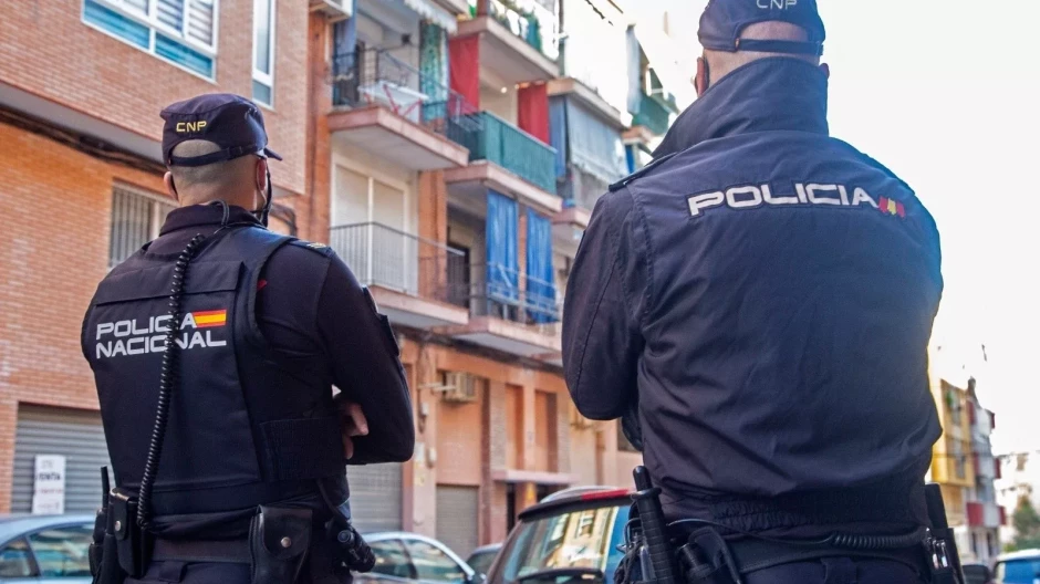 Dos agentes de la Policía Nacional