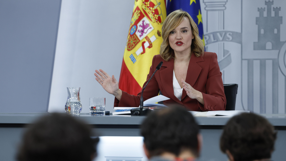 La ministra portavoz, Pilar Alegría, durante la rueda de prensa en la Moncloa