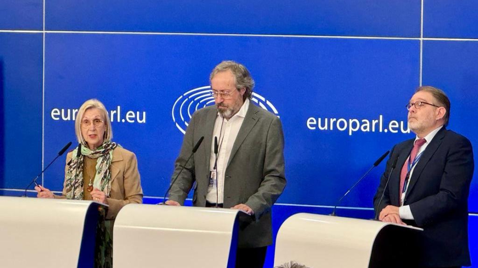 Rosa Díez y Juan Carlos Girauta defendiendo su petición en el Parlamento Europeo