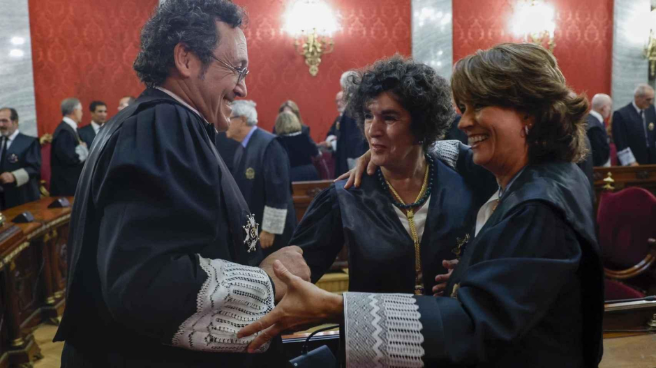 Álvaro García Ortiz, fiscal general, Ángeles Sánchez Conde, teniente fiscal y Dolores Delgado, fiscal de Memoria (de izquierda a derecha)