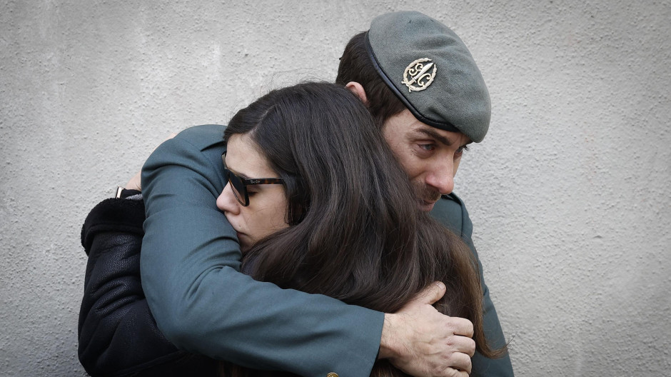 Compañeros de los guardias civiles asesinados en Barbate