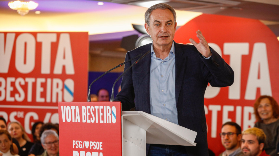 Zapatero se erige como protagonista de la campaña en Galicia a base de chistes y chascarrillos
