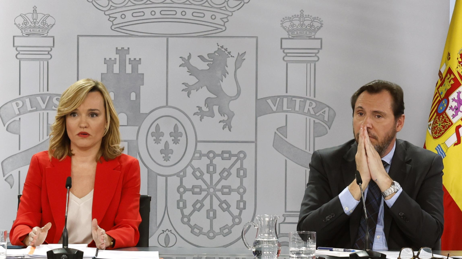 La portavoz del Gobierno, Pilar Alegría, y el ministro Óscar Puente
