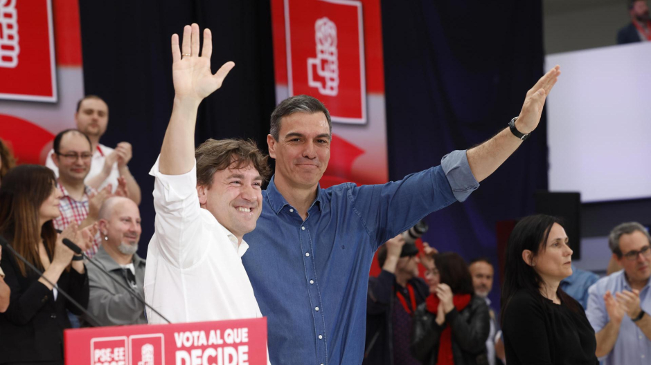 Pedro Sánchez apoya en un acto al candidato a lehendakari del PSE, Eneko Andueza