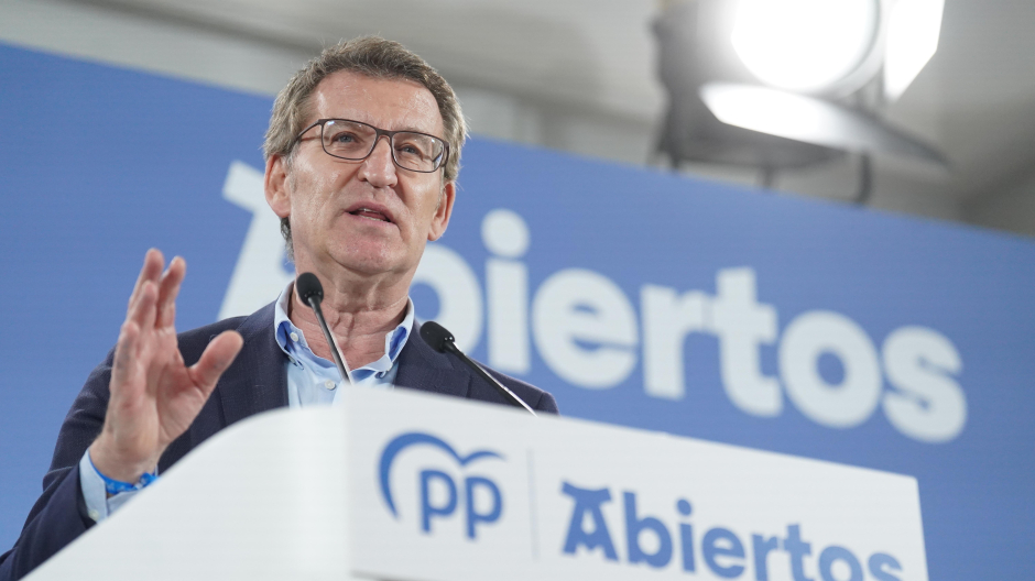 El líder del PP, Alberto Núñez Feijóo, interviene EN un mitin