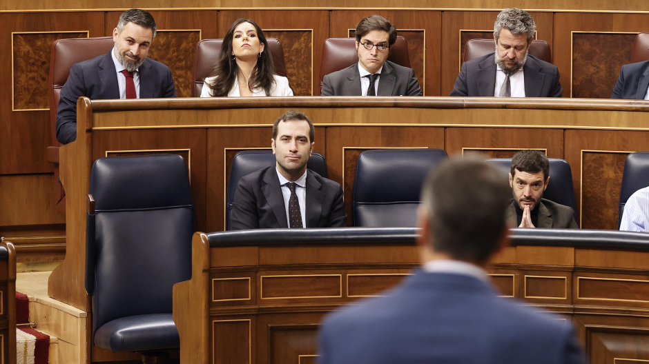 Bolaños recrimina a Abascal su ausencia en el Congreso cuando el escaño de Sánchez, sin nada más en su agenda, estaba vacío