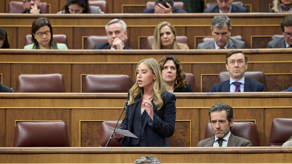 La diputada del Partido Popular, Noelia Núñez, durante su intervención en la sesión de control al Gobierno