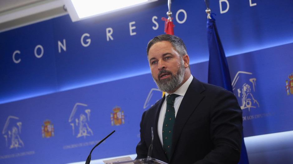 Santiago Abascal comparece tras el anuncio de Sánchez de que continúa como presidente, en directo