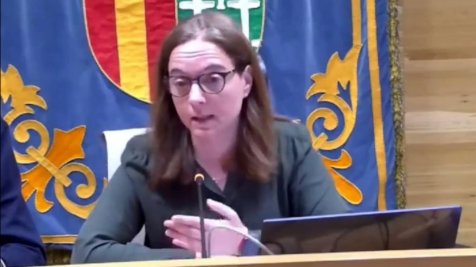 Sara Hernández (PSOE) suspende el Pleno para escuchar la decisión de Sánchez sobre su futuro