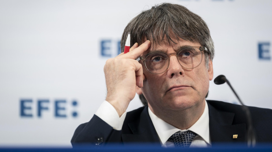 El prófugo Puigdemont asegura que no hará presidente a Illa