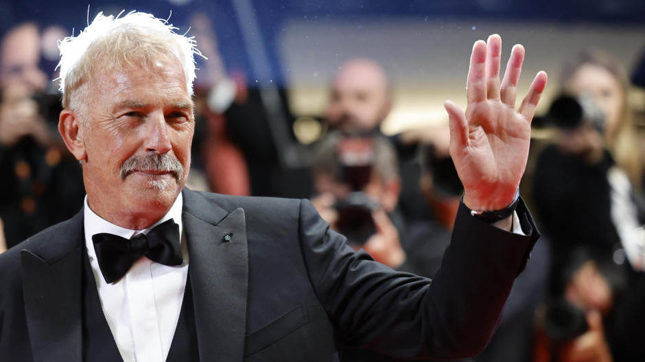 El cineasta, Kevin Costner, en la alfombra roja de Cannes