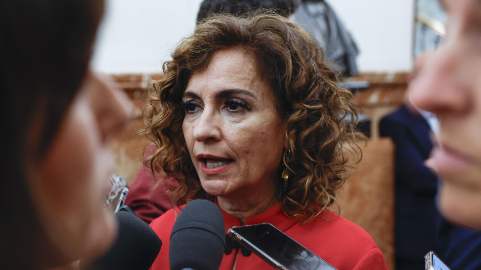 Montero defiende la sanción a Lambán y le pide que siga el ejemplo de Zapatero