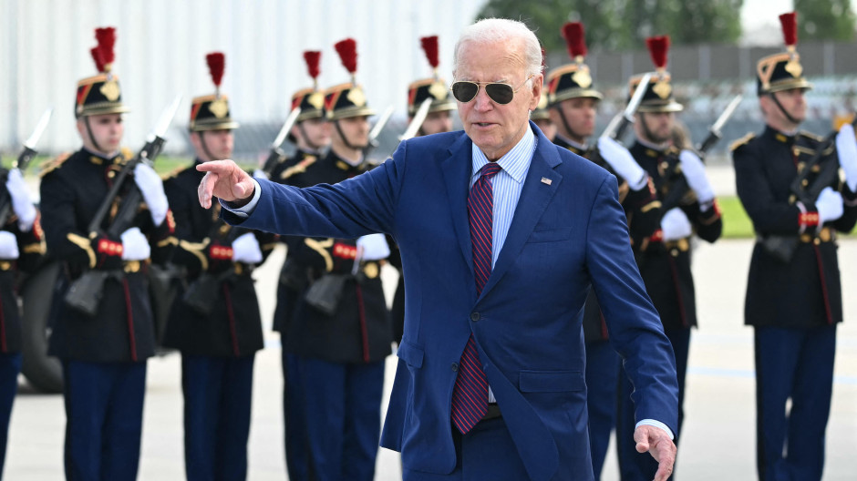 Joe Biden a su llegada a París para la Conmemoración del desembarco de Normandía