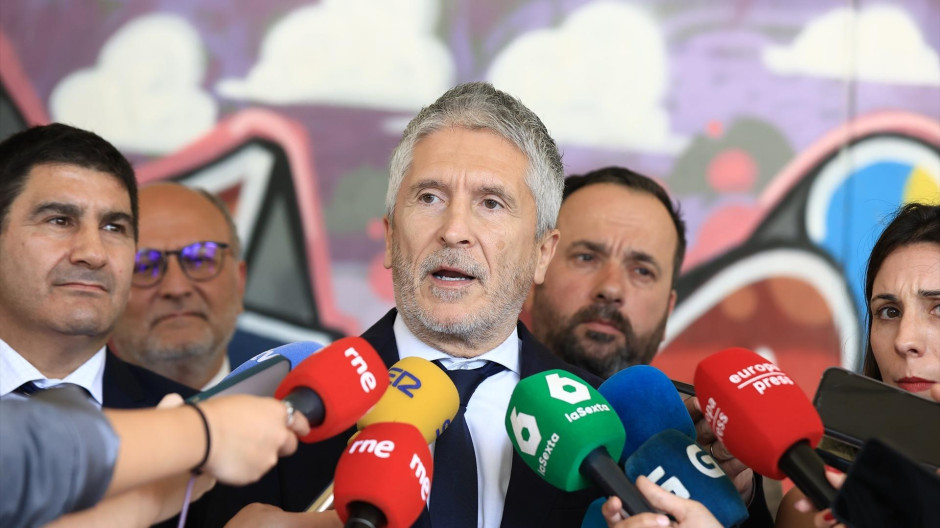 El ministro del Interior, Fernando Grande-Marlaska, atiende a medios