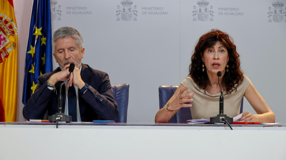 La ministra de Igualdad, Ana Redondo, y el del Interior, Fernando Grande-Marlaska, ofrecen una rueda de prensa tras la reunión del comité de crisis, este martes en Madrid