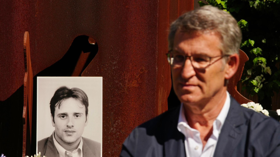 El presidente del PP, Alberto Núñez Feijóo, en en el homenaje a Miguel Ángel Blanco por el 27 aniversario de su asesinato