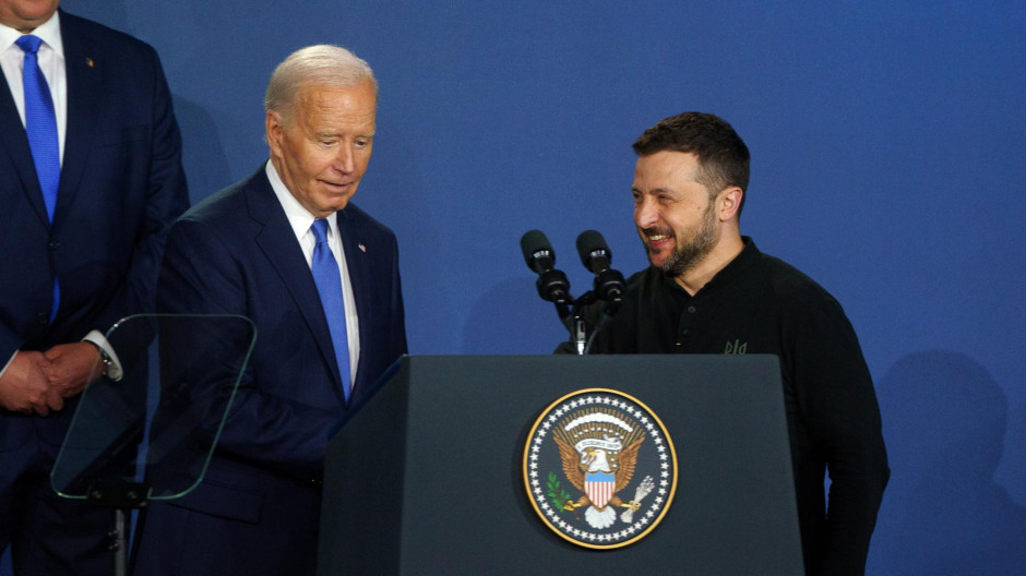 Biden junto a Zelenski