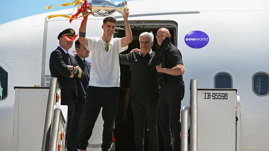 La selección española aterriza en Madrid donde celebrará con la afición el triunfo de la Eurocopa
