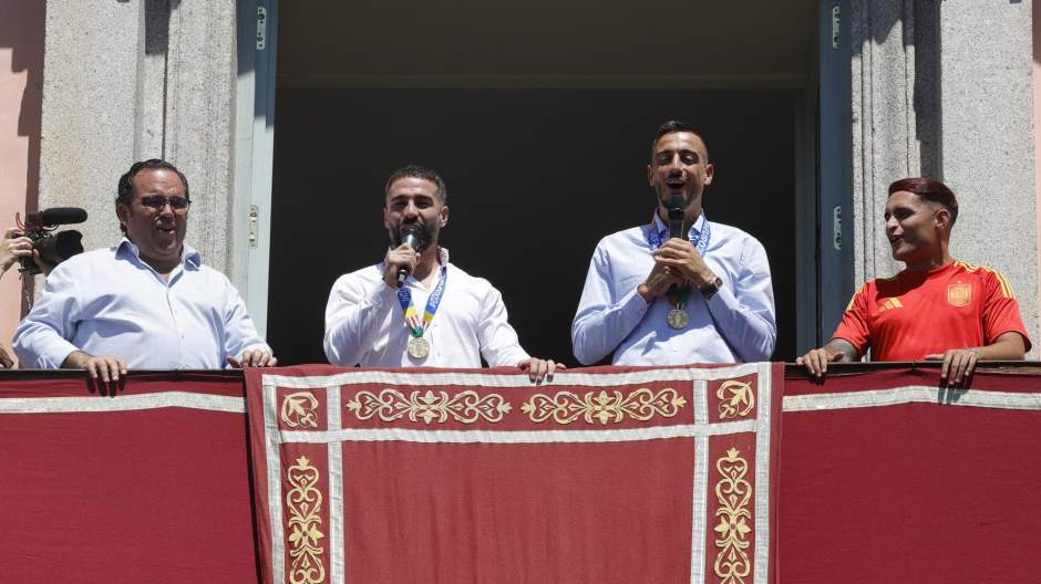 Dani Carvajal y Joselu fueron homenajeados por el Ayuntamiento de Boadilla del Monte (Madrid)