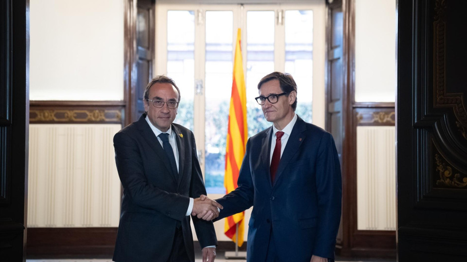 EuropaPress_6139203_presidente_parlament_josep_rull_lider_psc_salvador_illa_saludan_llegada