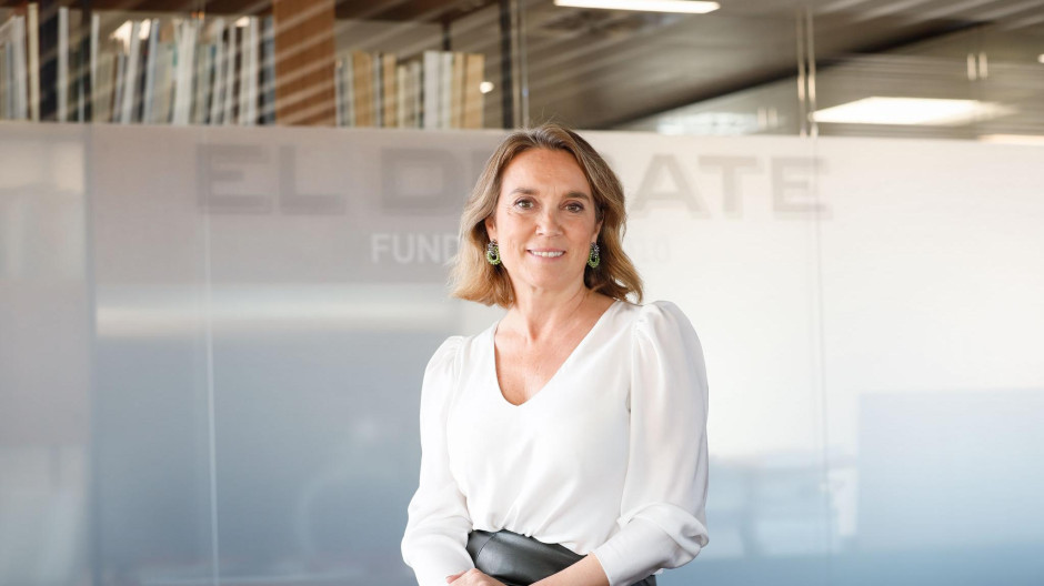 La secretaria general del PP, Cuca Gamarra, en la redacción de El Debate