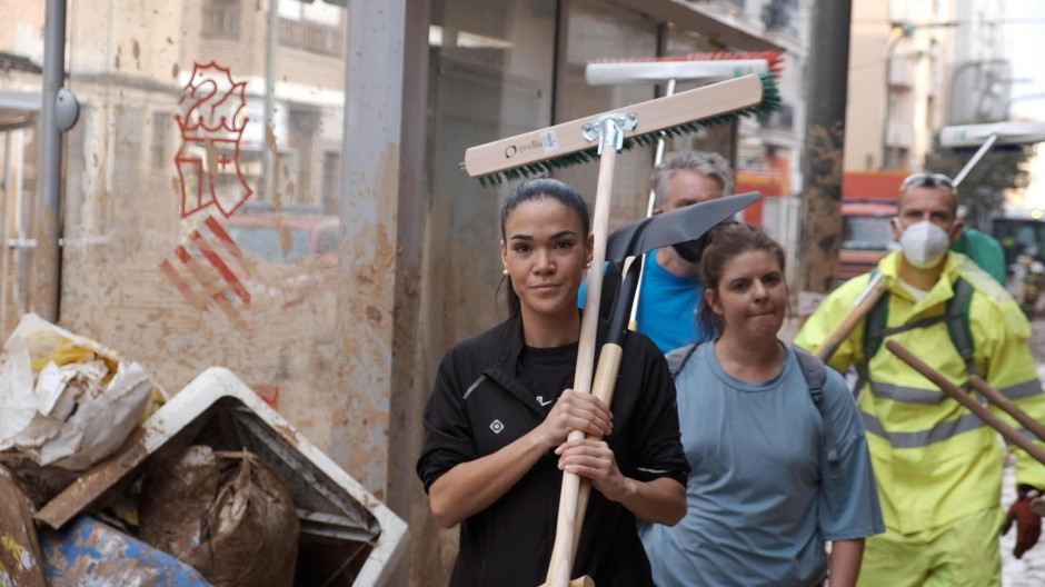 La DANA desmonta la ideología de género: las mujeres voluntarias son mayoría y sin cuotas