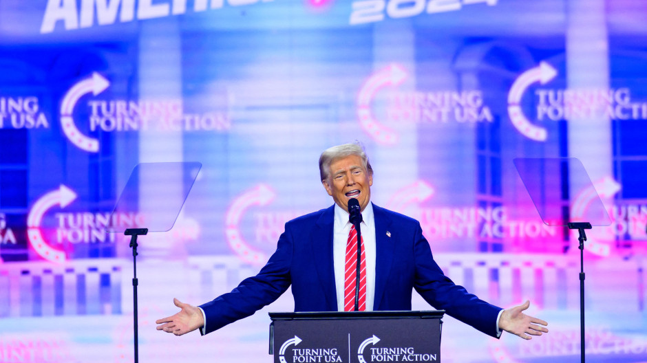 El presidente electo de Estados Unidos, Donald Trump, habla durante el AmericaFest 2024