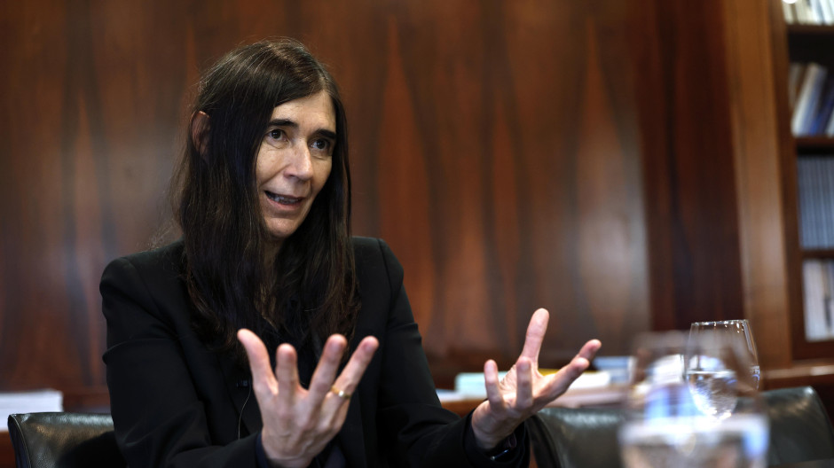La directora del CNIO señala a “ciertos medios” al sentirse víctima de una campaña de desinformación