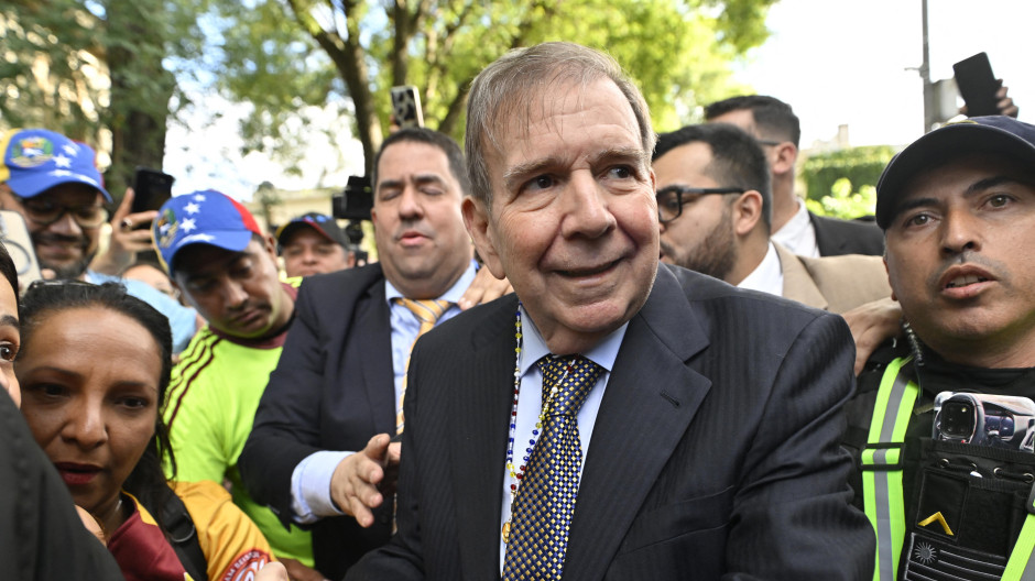 Edmundo González Urrutia, presidente electo de Venezuela durante su visita a Uruguay