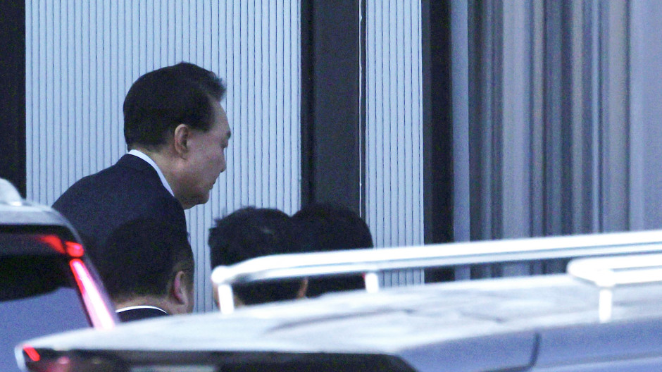 El presidente de Corea del Sur, Yoon Suk-yeol, llegando a los edificios de la Oficina de Investigación de la Corrupción para Funcionarios de Alto Rango
