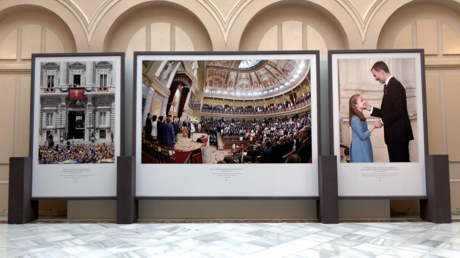 Page inaugura la exposición de la Diputación de la Grandeza sobre el X aniversario del reinado