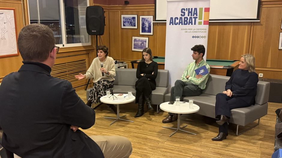 María San Gil y Marimar Blanco, en el acto de S'ha Acabat en Madrid